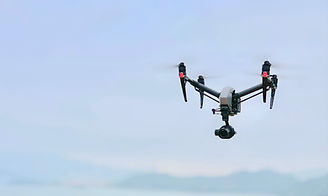 一張代表無人機電影製作課程的圖片，強調創造具有電影感的航空影片。
