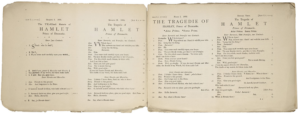 A primeira página de quatro publicações diferentes da peça Hamlet (Da esquerda para a direita: 1º e 2º Quarto, 1º Fólio e o texto revisado) agrupadas no livro A Four-text Edition of Shakespeare’s Hamlet (1883), organizado por Teena Rochfort-Smith