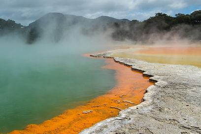 closeup-shot-thermal-lake-wai-o-tapu-rotorua-new-zealand.jpg
