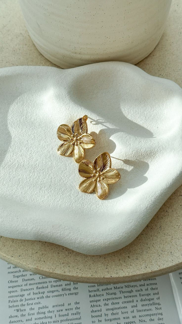 Crystal stud earrings jewellery for teenage girls with a sparkling and fashionable finish