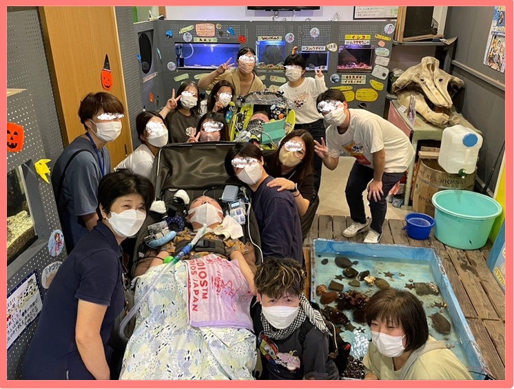 しゅんくんとやっちゃん(しゅんくんのお友達)、看護学生と水族館へ遠足