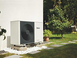 arotherm-lifestyle-in-front-of-home-clos