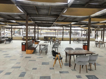 مطعم داخل النادي