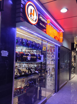 متجر داخل المول