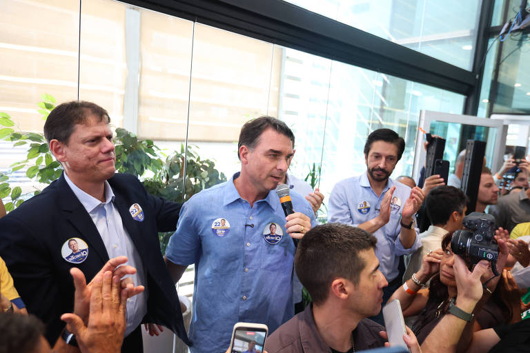 Flávio Bolsonaro afirma que poderá indicar cinco ministros ao STF caso seja eleito