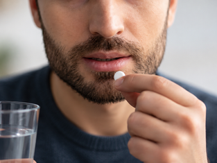 Dificuldade para engolir comprimidos: quando o problema merece atenção?
