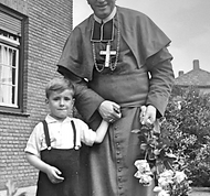 Mgr. Lemmens en neefje