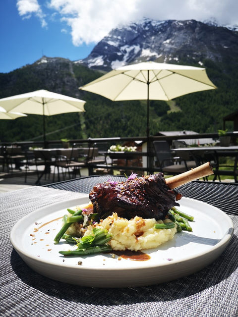 Lammhaxe Terrasse.jpg