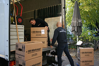LKW beladen bei enem Privatumzug in Hambrg