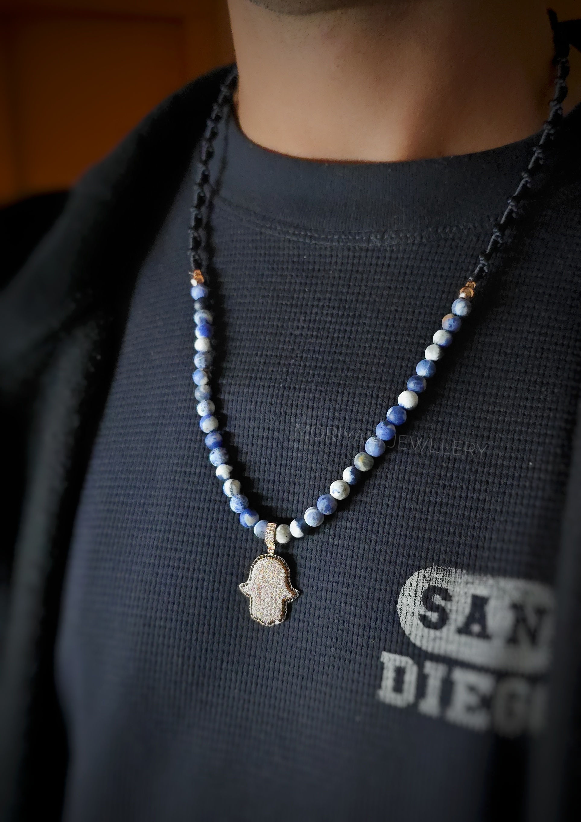 שרשרת מקרמה חרוזי סודולייט ותליון חמסה רוזגולד