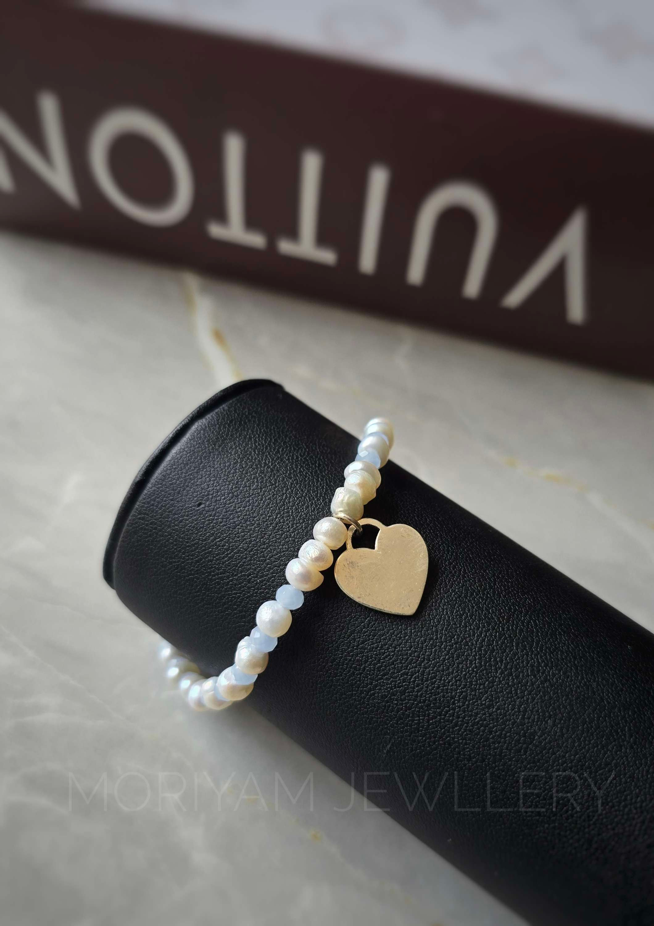 צמיד פנינים לב לחריטה אישית!