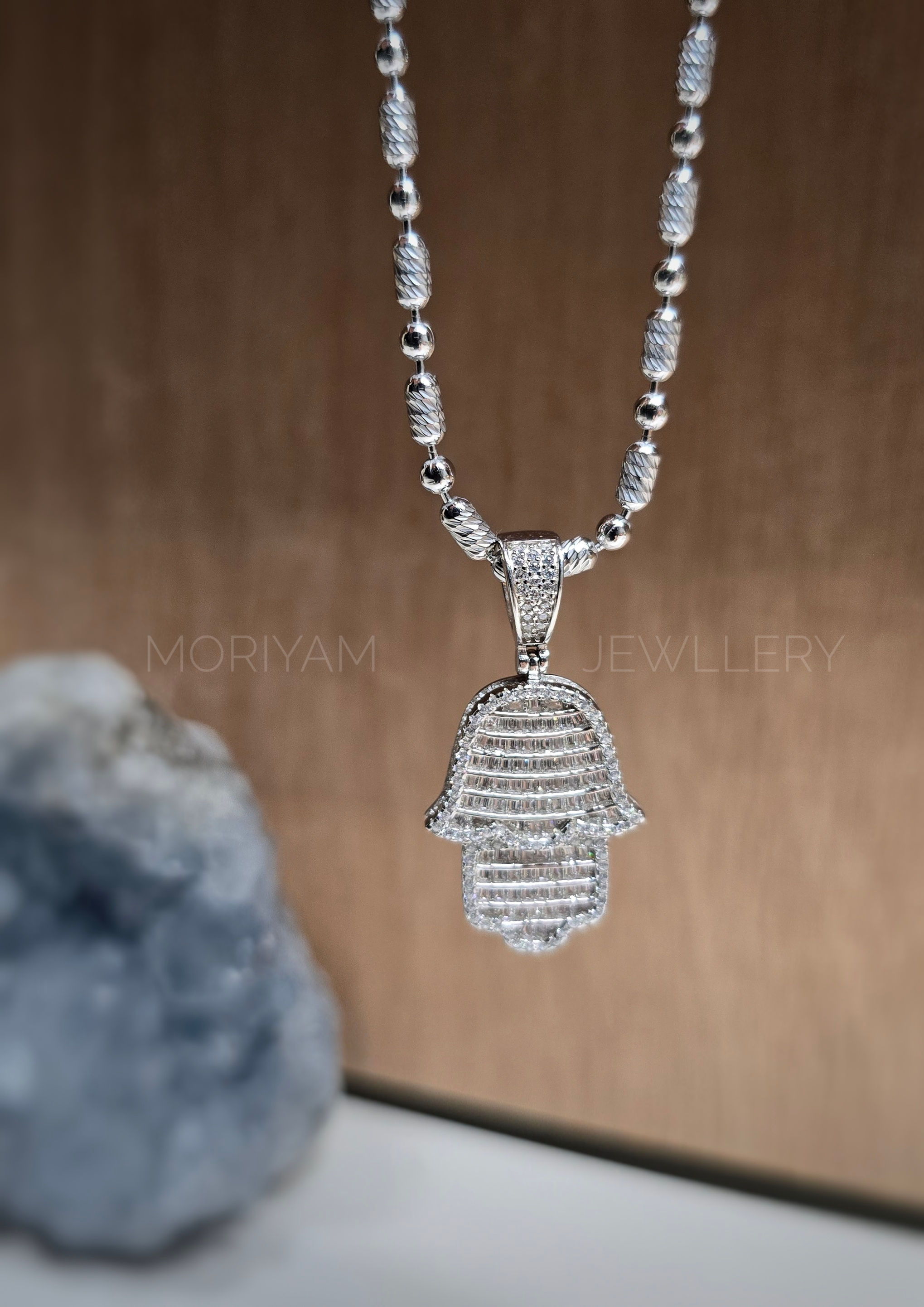 שרשרת טיוב כדורים ותליון חמסה אבני באגט