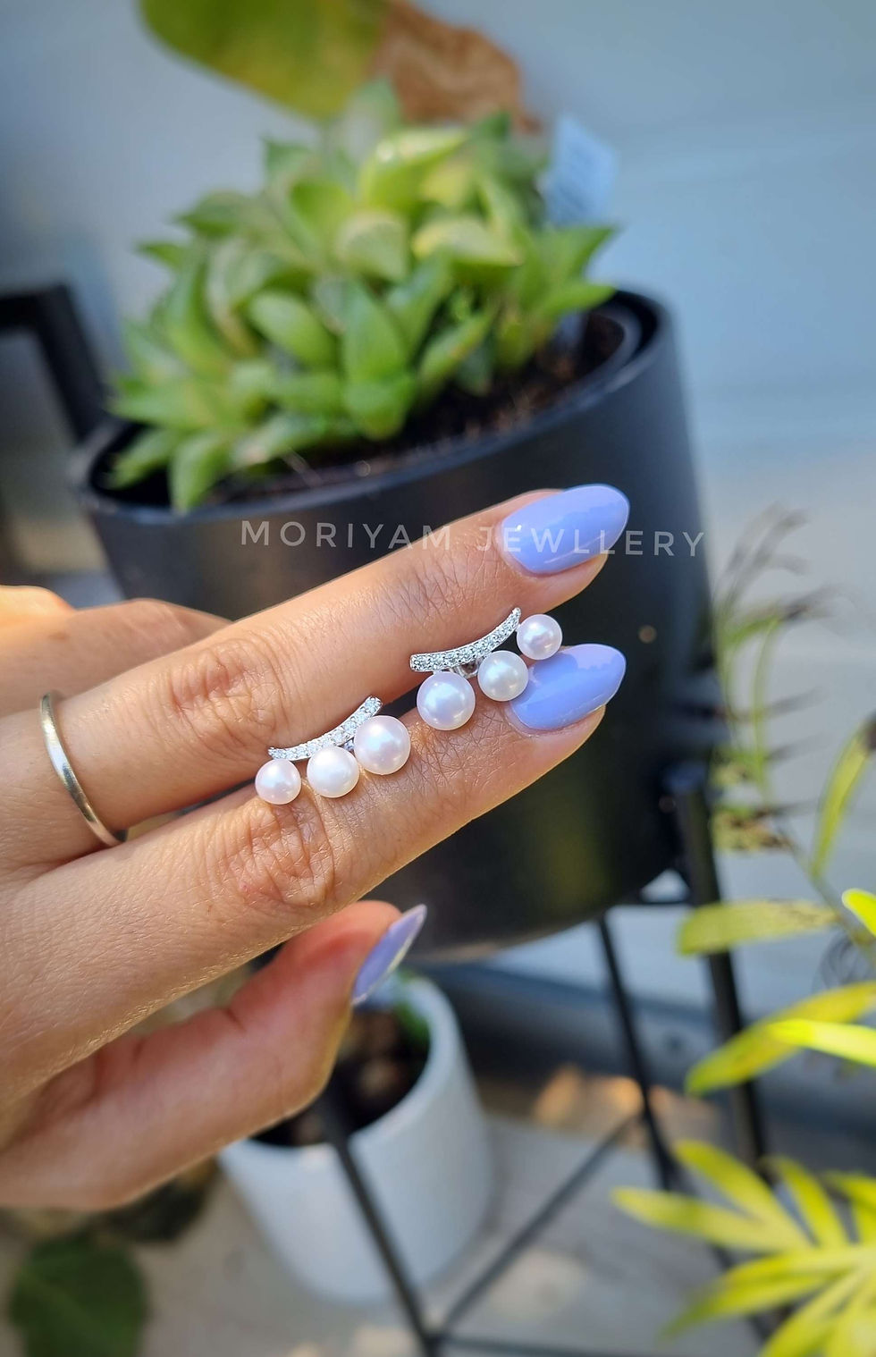 עגילי פנינה מטפסים