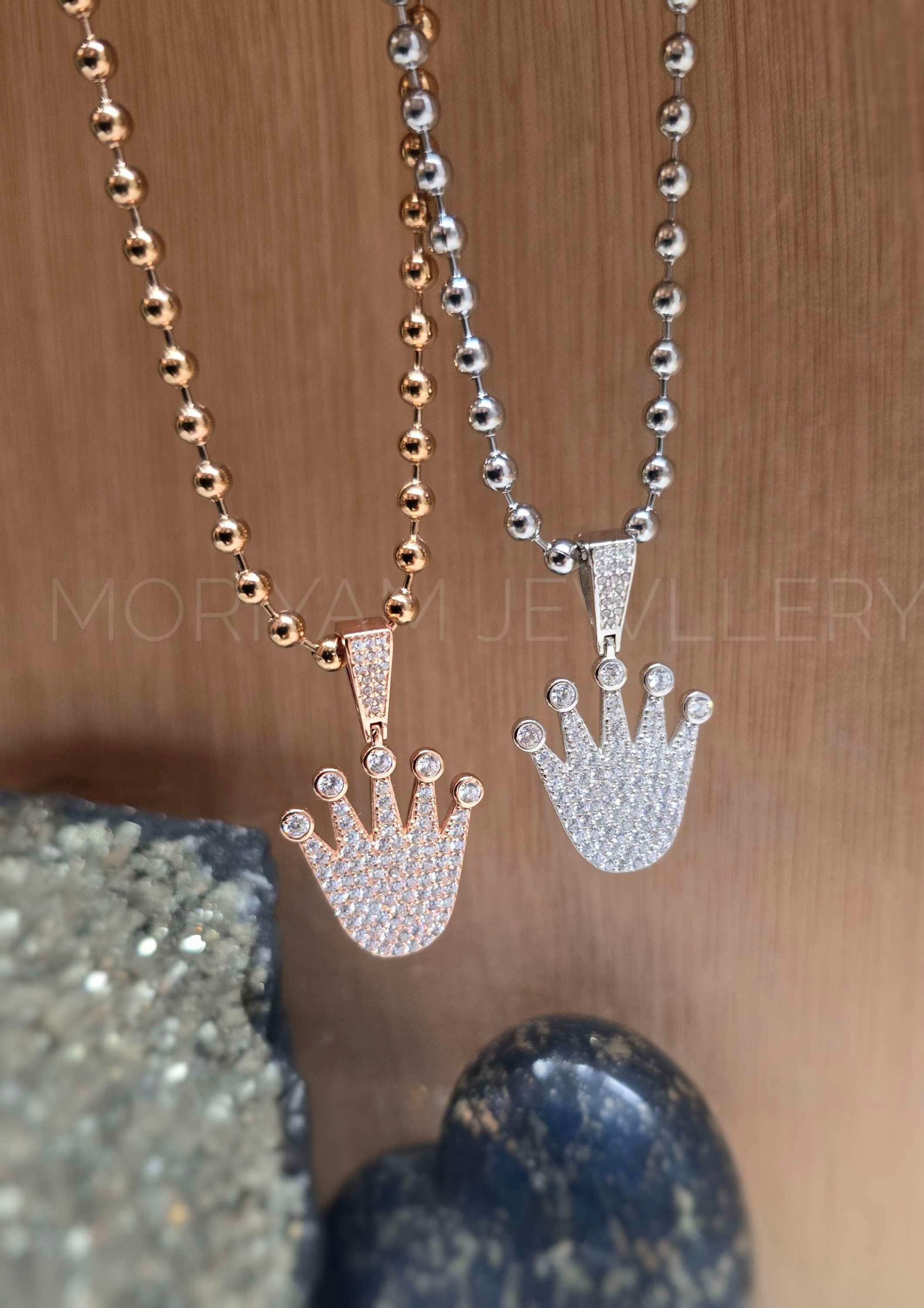 שרשרת כדורים ותליון כתר גדול משובץ 