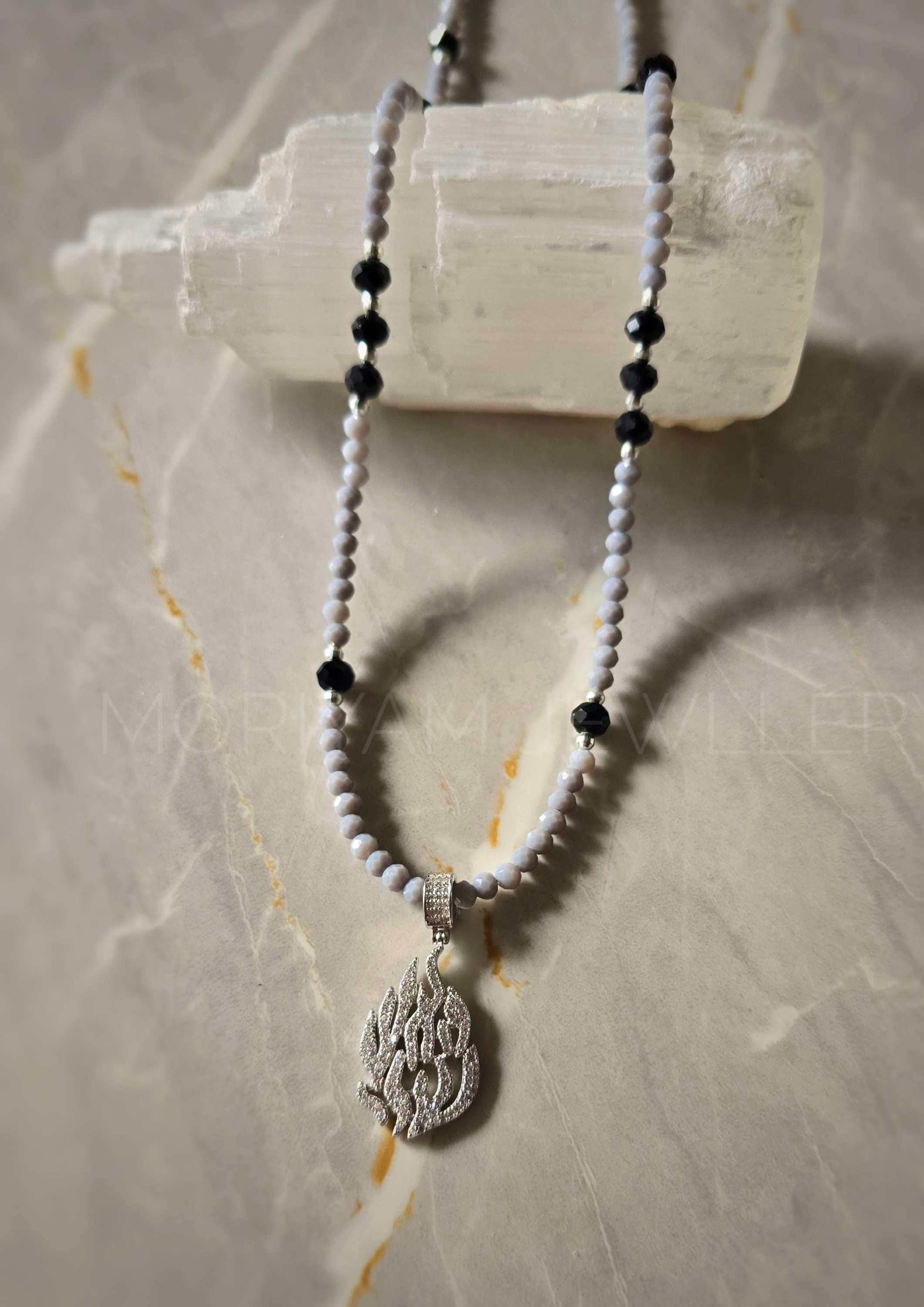 שרשרת חרוזים האש שלי גריי