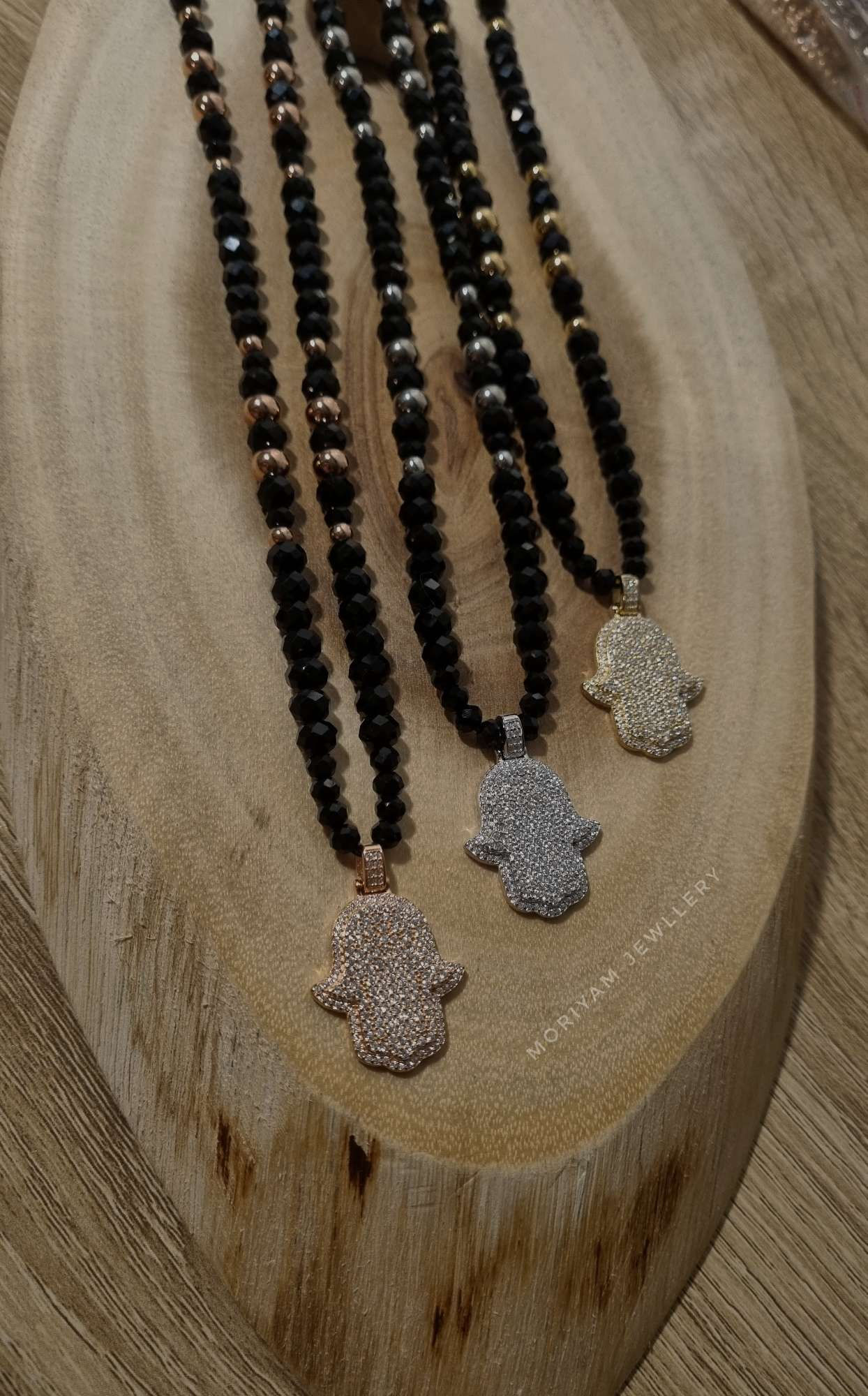 שרשרת חמסה קריסטלים שחורים