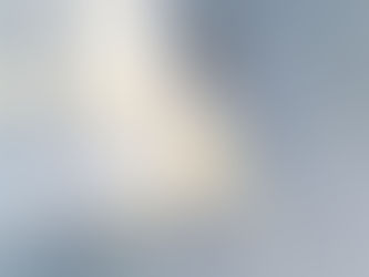 一個象徵慢下來與內在停頓的安靜時刻,邀請人暫時放下外在節奏,回到自身感受。