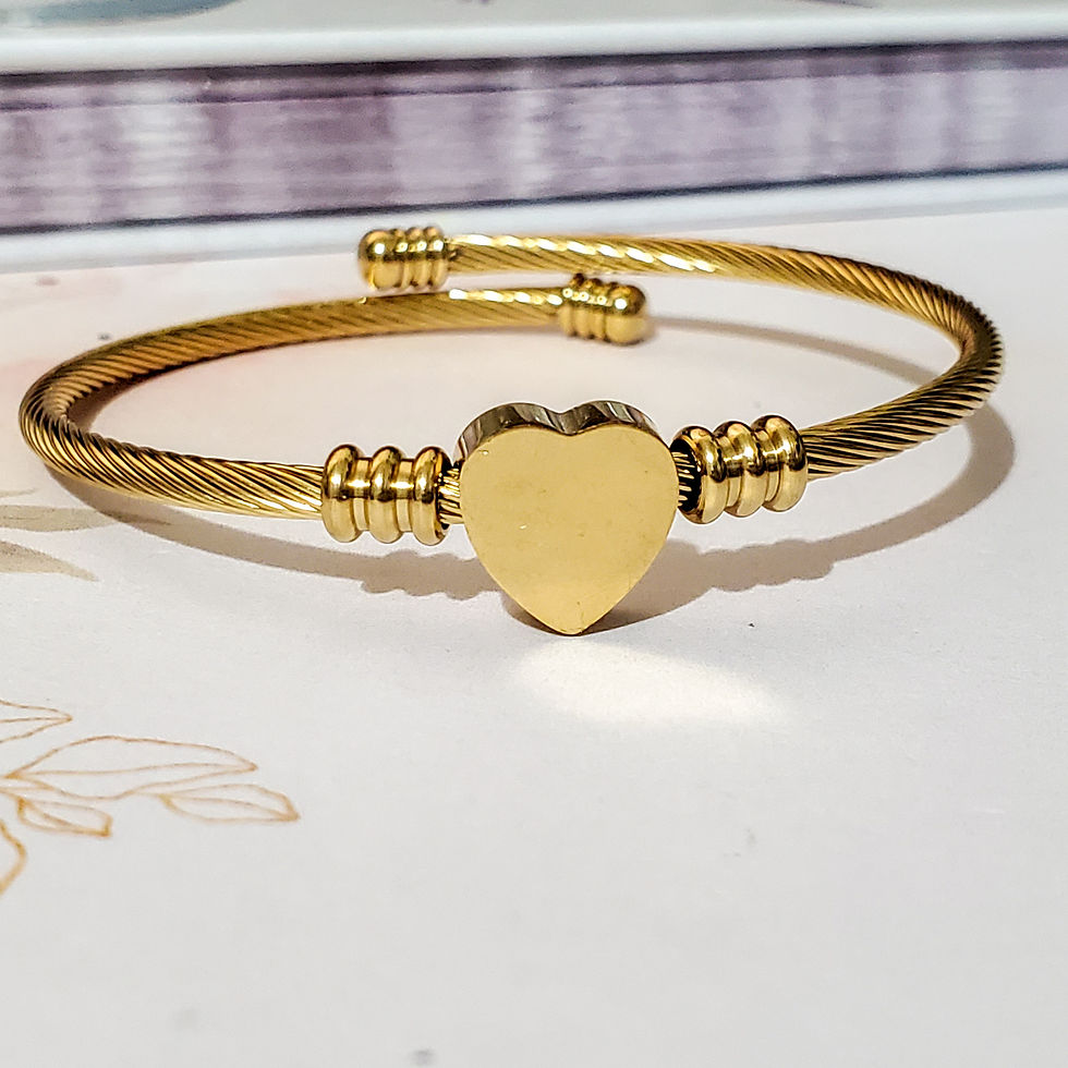 Thumbnail: Single Heart Twisted Bangle