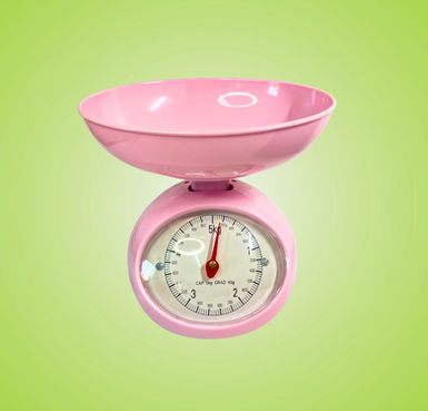 Básculas, tazas, cocina, platos, vajilla. 