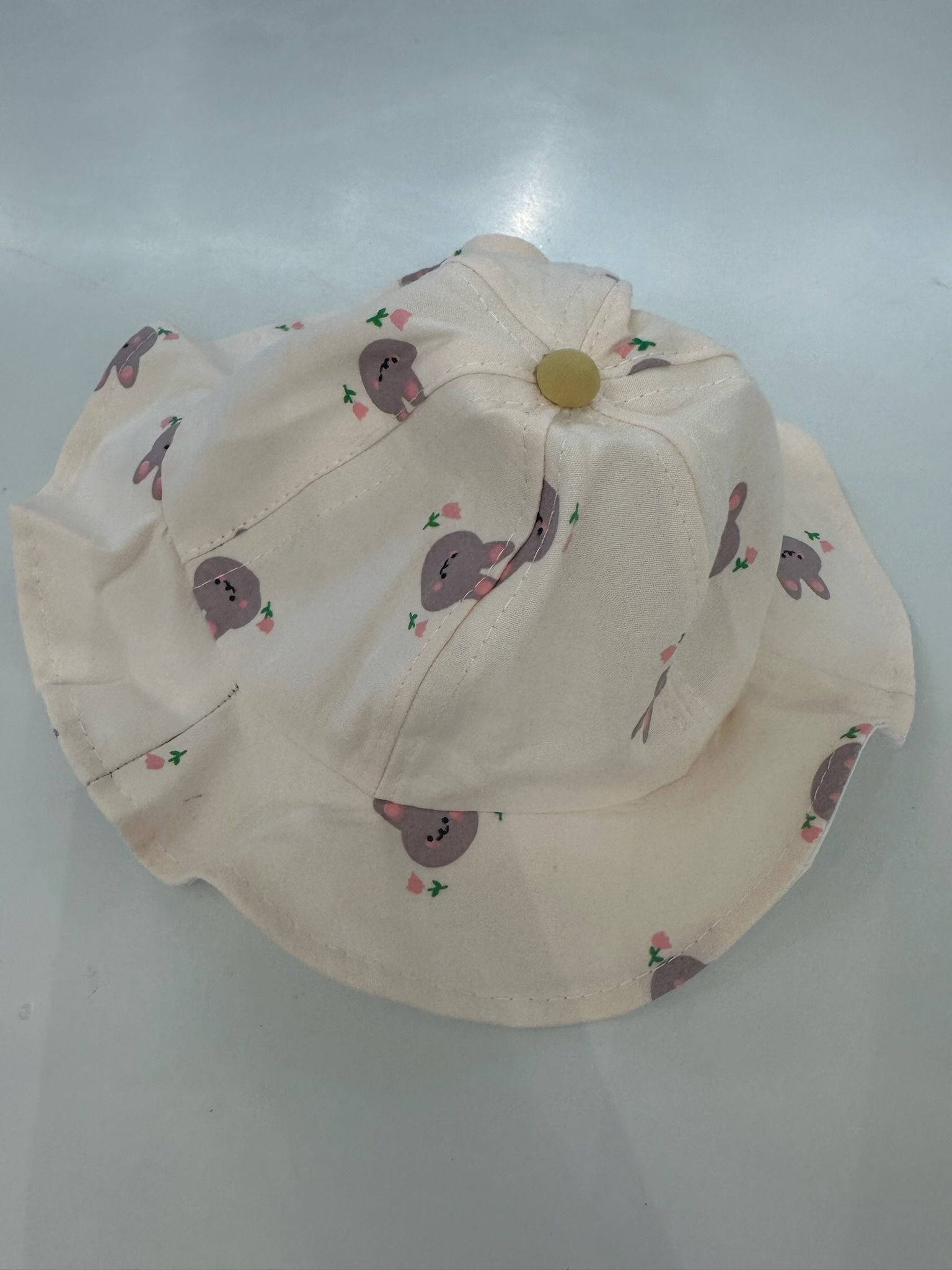 Gorra Crema con Dibujos de Conejos