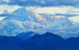 Mont_Denali_lever_grosplan_3840px-ajout-750px-bas-rempliss-dapres-contenu-croppé-bas-à-245