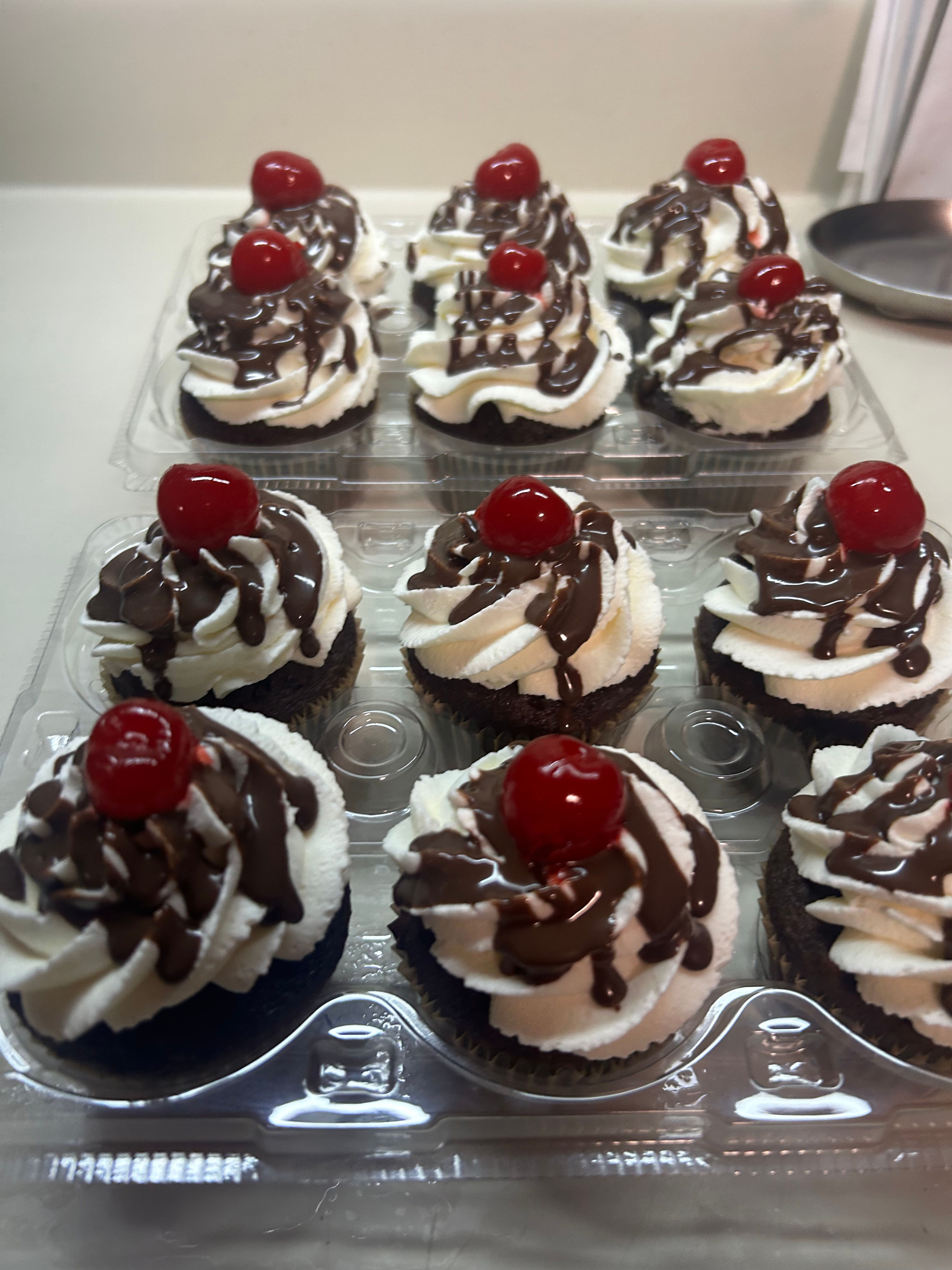 Hot fudge sundae cupcakes (12)