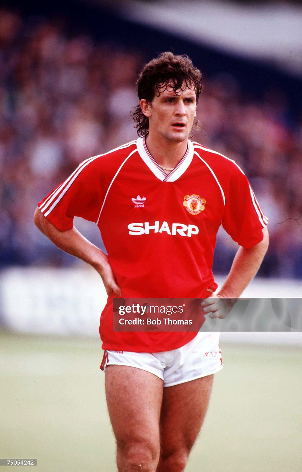Mark Hughes in a game versus Luton Town on 17/9/1988. Photo belongs to Bob Thomas/gettyimages