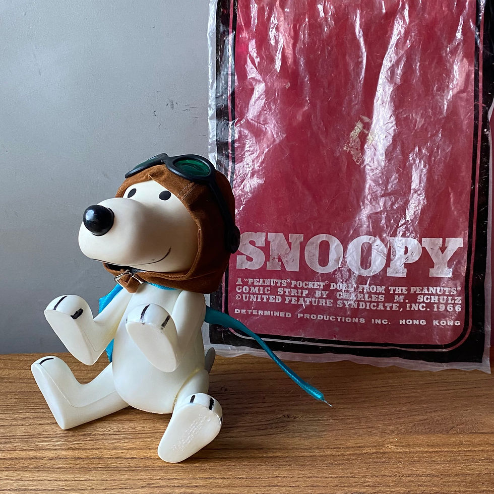 Miniaturbild: 60’s PEANUTS POCKET DOLL SNOOPY FLYING ACE WITH AVIATOR HAT AND ORIGINAL BAGGED