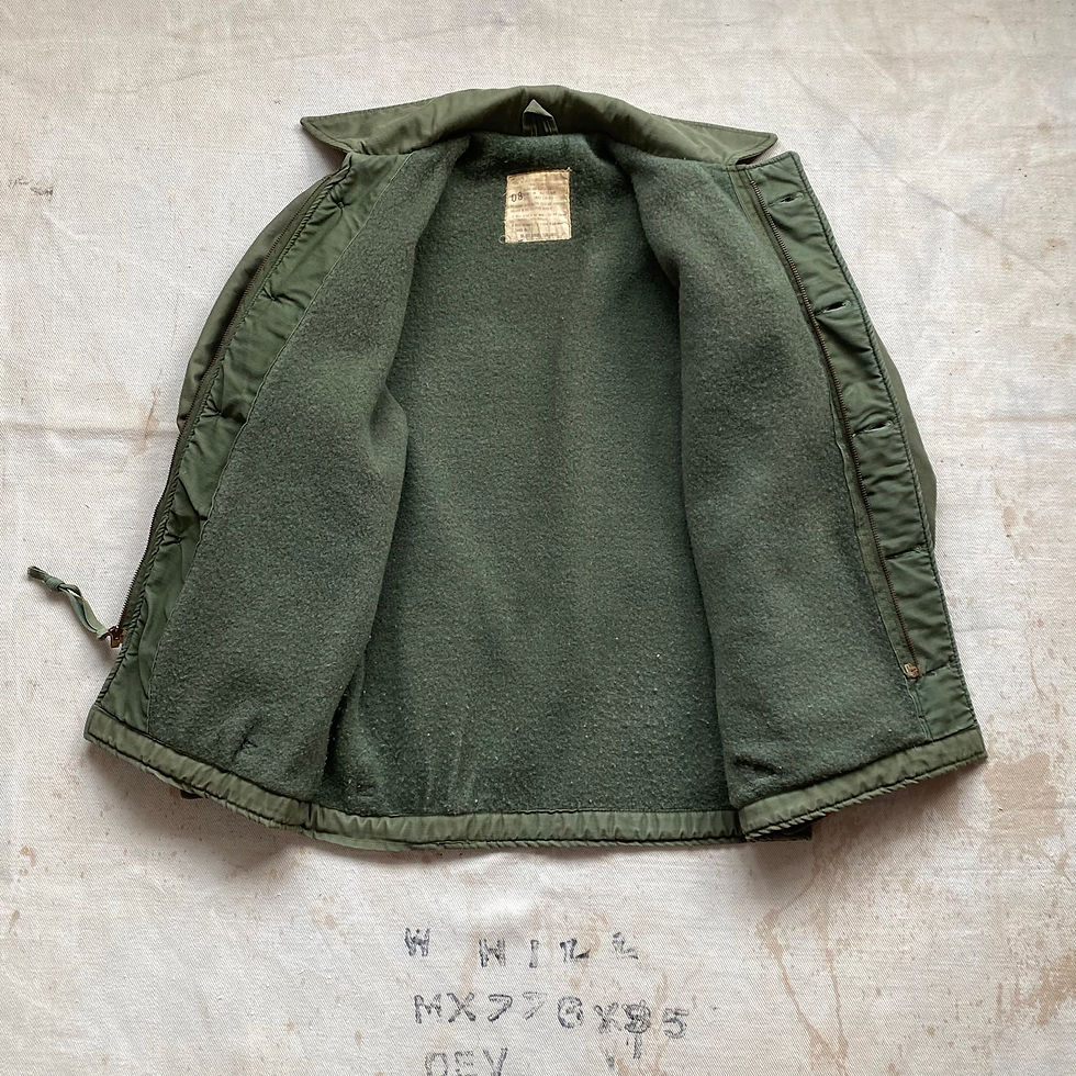 Miniaturbild: 60's U.S.NAVY A-2 DECK JACKET WITH TRIANGULAR POCKET FLAP (EARLY MODEL)