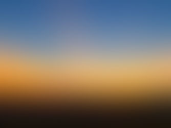 Sonnenuntergang über Arusha mit Blick auf den Mount Meru während eines Sundowners in Tansania