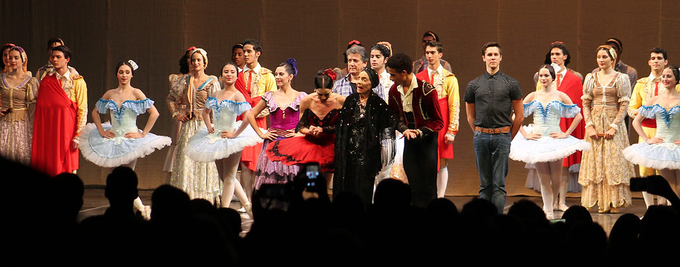 Al finalizar la presentación Alicia Alonso agradeció al público asistente. / Marcela Moreno