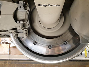 8 die riesigen Bremsscheiben_edited.jpg