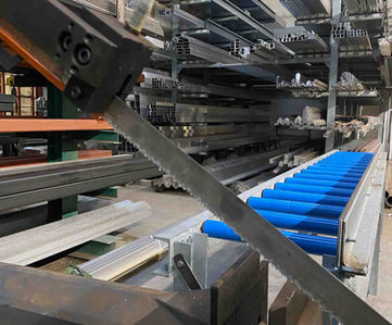 Zagen op maat van aluminium profielen