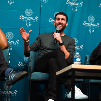 Séance de question/reponse avec Matthew Lewis pendant un événement Dream It Conventions