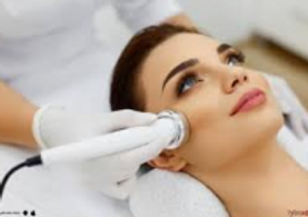 Health Spring Spa: Customer Enjoying our Ultrasound Therapy Service