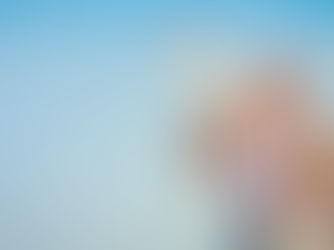 Vliegende jongen als een vliegtuig of vlieger