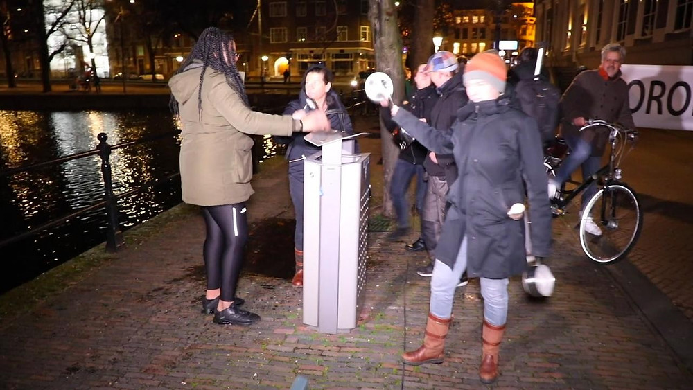 (bron: NU.nl) Lawaaiprotest 14-12-2020