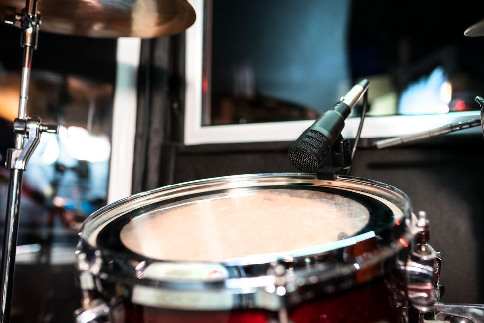 musical-instruments-in-the-record-studio
