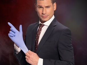 Improvisation and Character in Comedy Magic