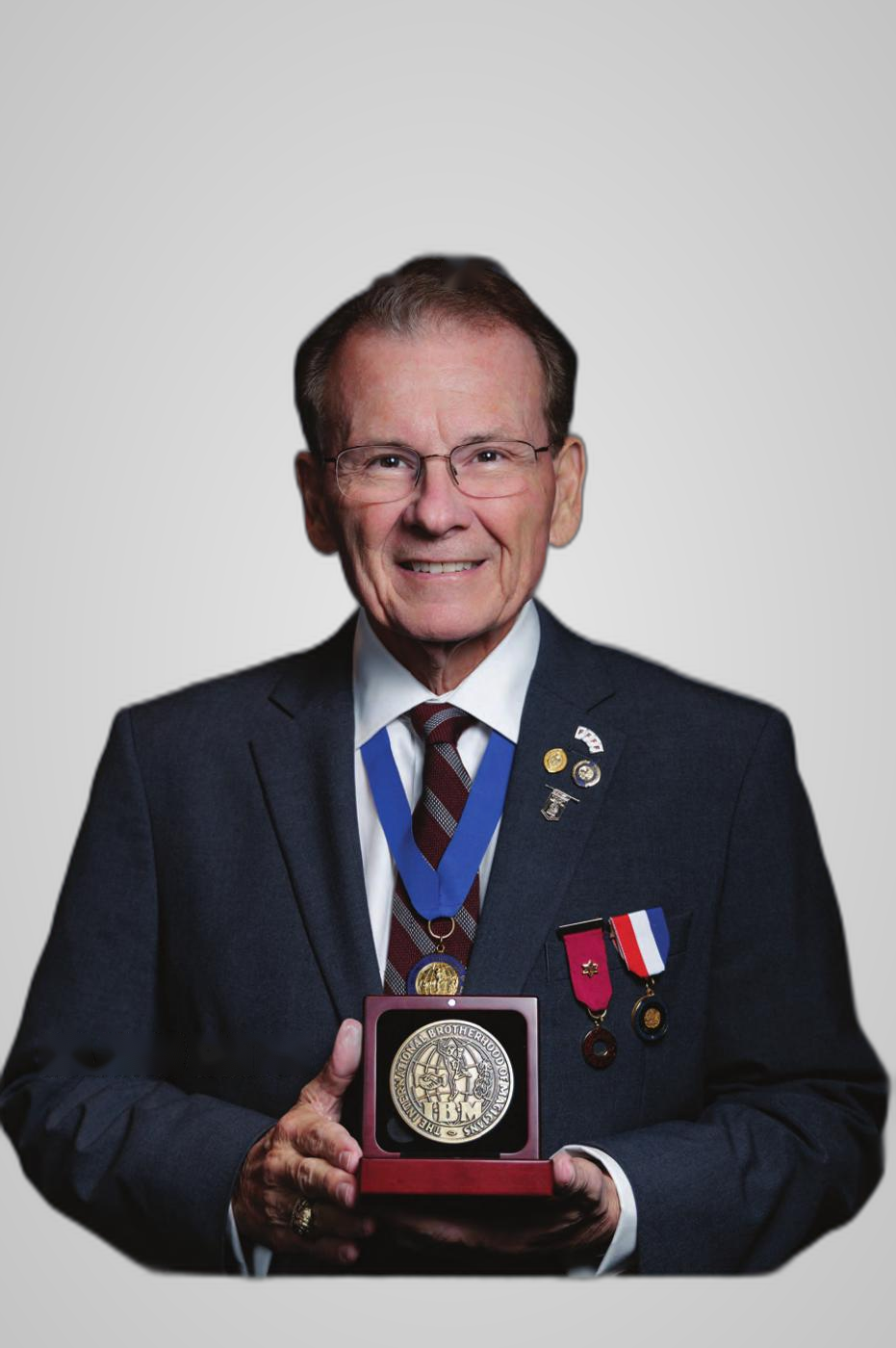 rolando_santos_neutral_bg (1).png