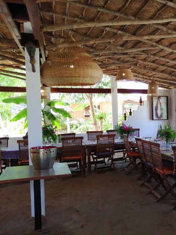 le-kinkeliba-lodge-hotel-campement-mar-lodj-sine-saloum-senegal-restaurant-bar-salle-2.jpg