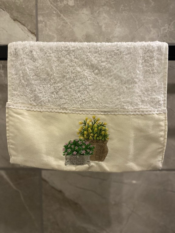 Saksı Nakışlı Dantelli Havlu