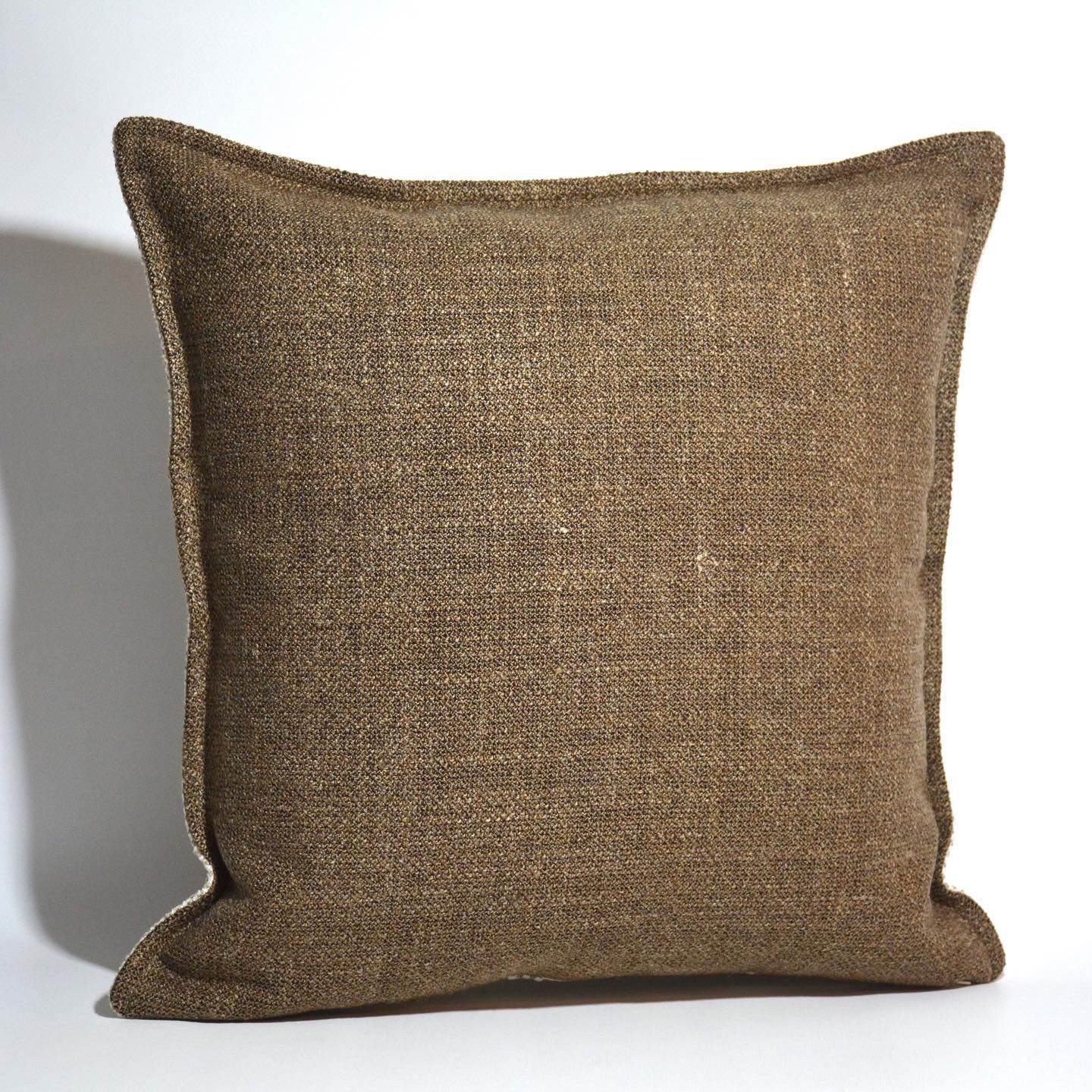 Kahve Keten Kenar Kulaklı Yastık Kılıfı