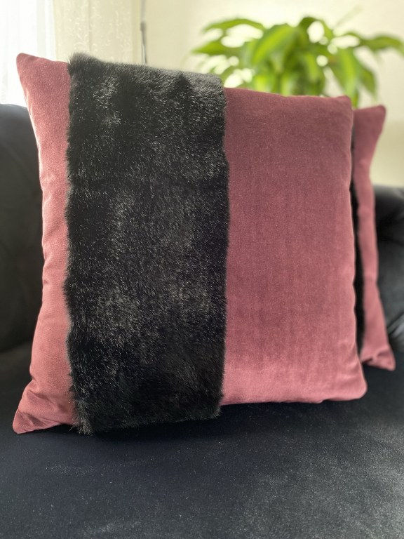 Bordo Kadife Kürklü Yastık Kılıfı