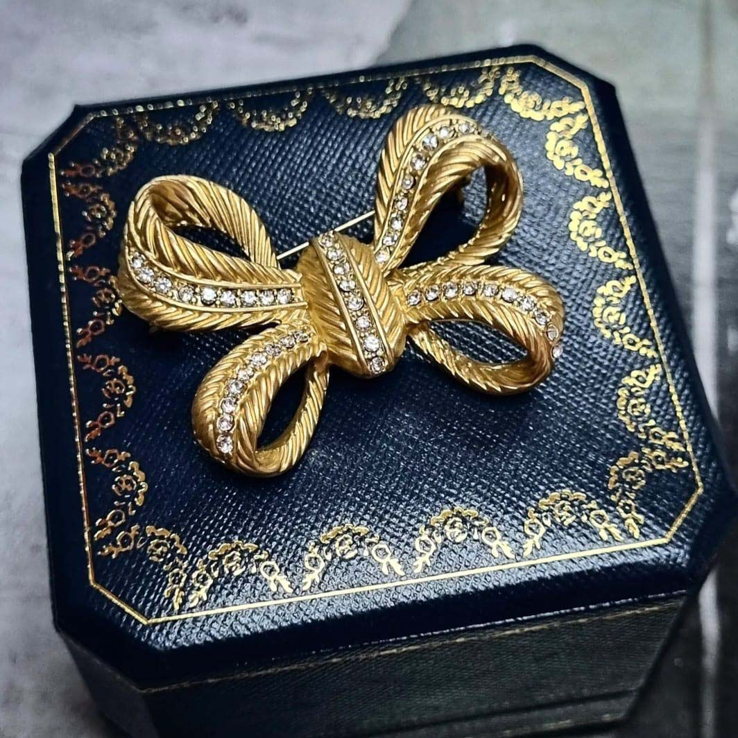 เข็มกลัดโบว์สไตล์วินเทจ