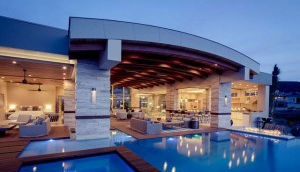 Water features flow through Sun West’s MacDonald Highlands home