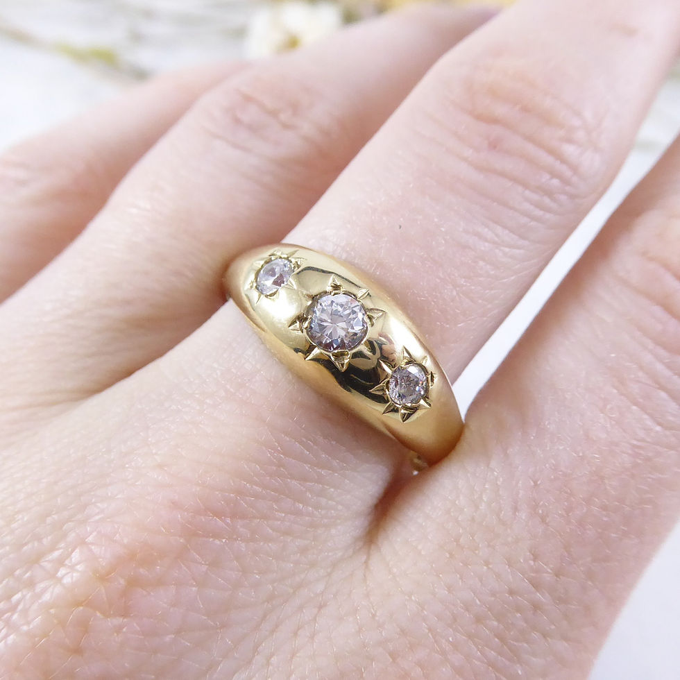 Thumbnail: Diamond Set Ring in Yellow Gold