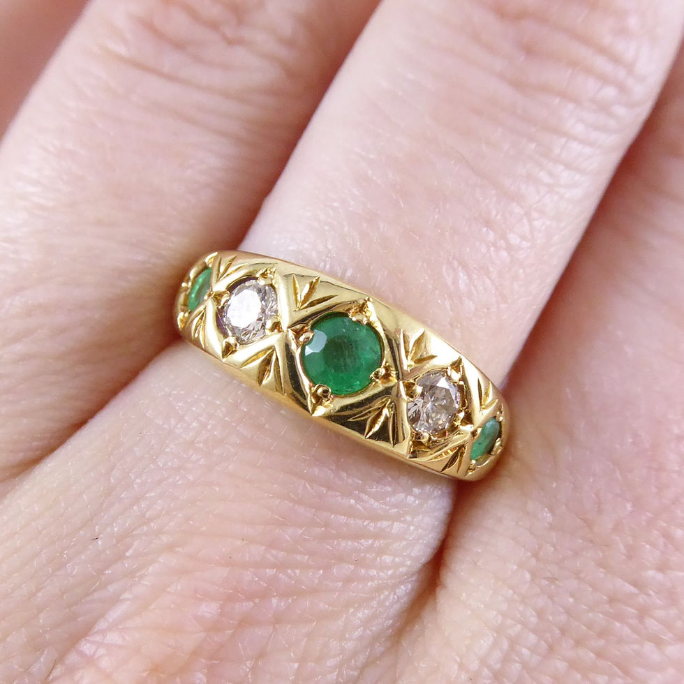 Thumbnail: Emerald and Diamond Ring in Yellow Gold