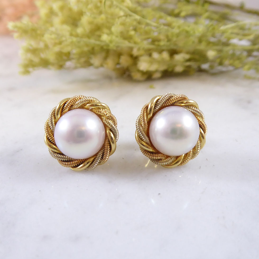 Thumbnail: Pearl Stud Earrings in Yellow Gold