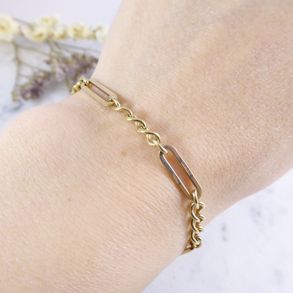 Thumbnail: Heart Lock Bracelet in Yellow Gold